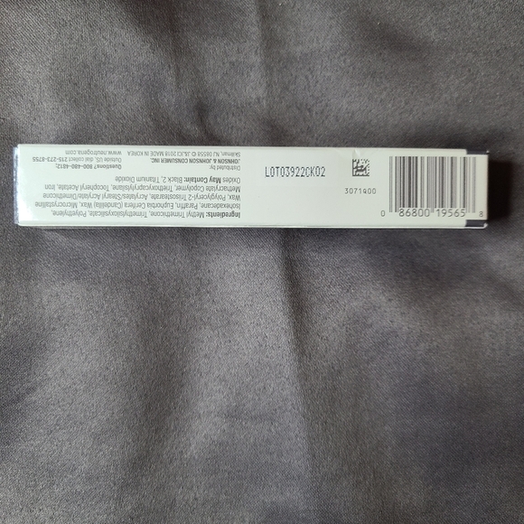 🥳SOLD🎉 Neutrogena Intense Gel Eyeliner in Smokey Gray - Picture 3 of 4